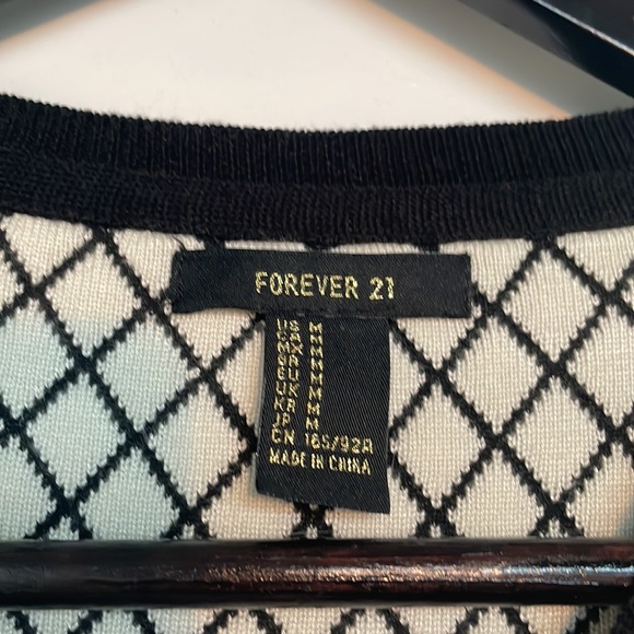 Forever 21 Diamond Patterned Top - Picture 3 of 3